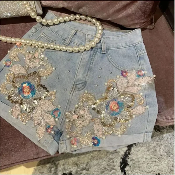 mini short paillette en jean broderies fines