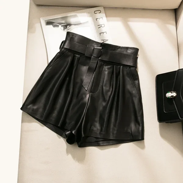 short en cuir noir femme jambe large