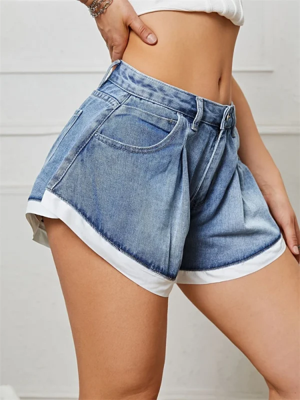 short large femme à bord bouclé