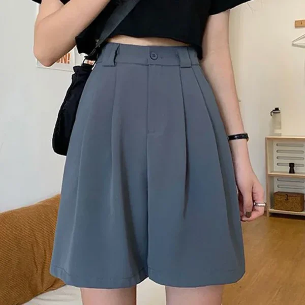 short baggy femme mi-long
