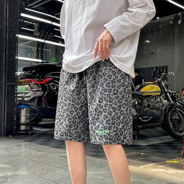 short baggy homme imprimé léopard